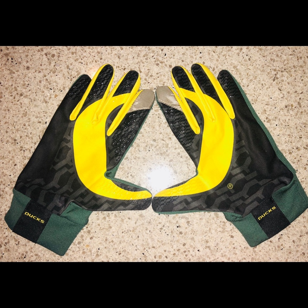 Nike Oregon Ducks Gloves w/ Tech Compatible index